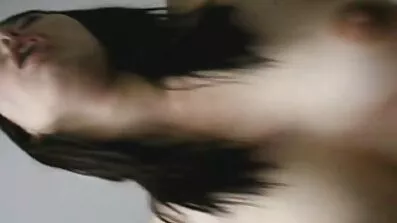 Russisk fyr danske porn tube langsomt og forsigtigt knepper i soveværelset