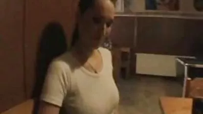 Han bragte dansk sex tube hjem en sort kvinde og har det sjovt med hende på familiens seng