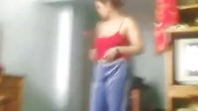 Tæven besluttede at suge peniser fra en skare af dansk sex porn fyre og drikke deres cum