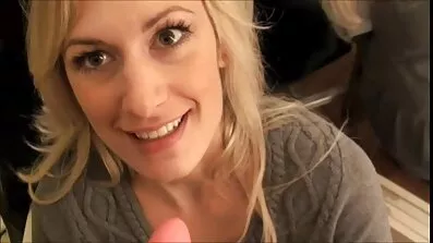 Naughty mand enige om at dansk swinger porn have køn hjemme foran kameraet