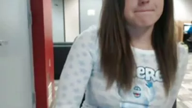 Hun bukkede under for stormløb af den galante Beau og sex video danske gik til at kneppe i soveværelset
