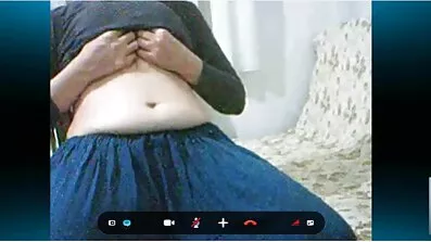 Kone i utroligt depraverede Strømpebukser står dansk porno video doggy stil og bliver kneppet