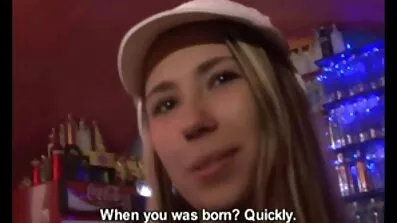 Blonde er glad for at dansk porno video demonstrere sugende færdigheder ved støbning