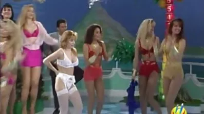 Anal dansk vintage porn Nigella limber passer til en lang fisse i hvert hul