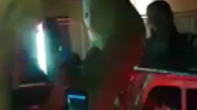 Moden Latina skubber fingre dansk amateur porn i skridtet og bliver busted