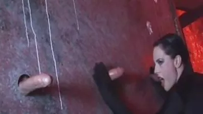 Splattered sæd på pels dækket dansk swinger porn gfs efter en super-sød trekant