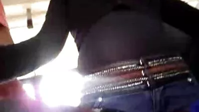 På gulvet, en ung fyr knepper en busty moden blondine sextube dansk