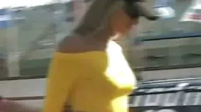Kæreste i lette tøj flirtende med dansk sex video seere af Privat chat og efterligne køn