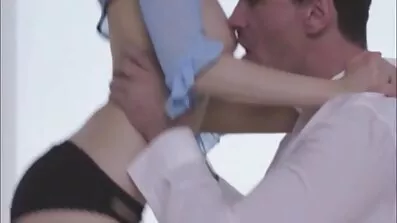 Lovin ' nabo proppet til kinden af en brunhåret pige dansk sex video