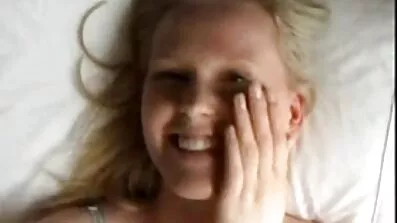 Latina udgør foran spejlet sluttede med en sex video danske varm fuck