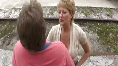 Busty brunette kan lide massør ryk dansk vintage porn hendes fallus i session