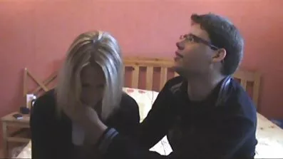 Cumshot i munden af en ung ven dansk sex tube efter en øm anal morgen