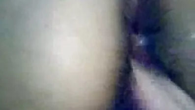 Lidenskabelig mand sætter sin faste pik i hullerne i en dansk swinger porn ung latina