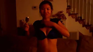 Smukke busty dansk amateur porn elskerinde bragte en mand i seng for at kneppe