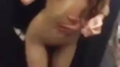 Russisk brunette sætter free dansk sex barberet vagina under fyrens pik