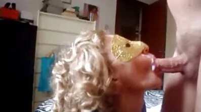 Ebony sløv får en free dansk sex masse pik og får et hav af cum