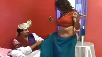 På Asian University Med Glatte Fisse blev Skilt for et Gangbang dansk porno video