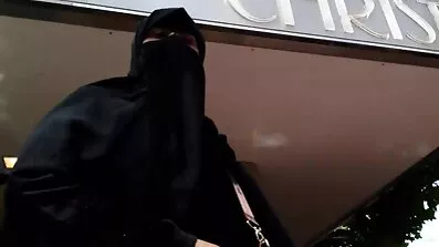 Mand jerks free porn dansk off phallus og dråber sæd på kone