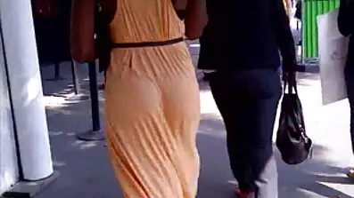 Ung brunette dansk porno video med briller suger flittigt en fyrs bagagerum