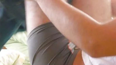 Den dansk porn free unge pige ydmyget kroppen og begyndte at kneppe med en mand