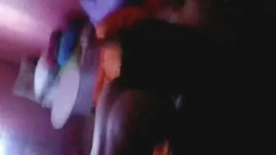 Ung blondine forført af en dansk swingerklub porno køleskab reparatør