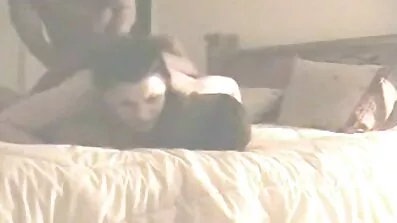 Russisk uformel fucking på sofaen tager doggie positionst dansk sex video