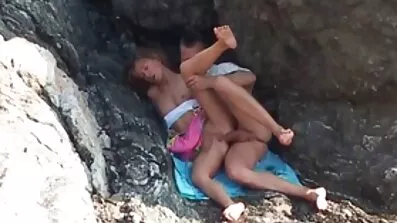 Gangbang sex video danske af en almindelig fyr med dronningen og hendes slaver nær tronen