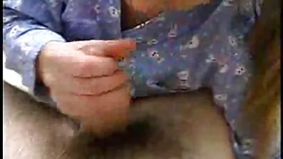 Hun tog sin tjeners uniform dansk retro porn af og kneppede hendes fisse med en fallus foran kameraet