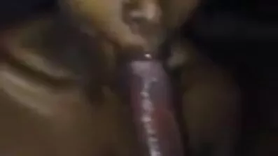 Træt af at arbejde og engageret i en velsmagende Striptease på bordet dansk porno video