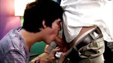 Brunette Adell Sabbel sex dansk video får hjerte fuld af varm sæd